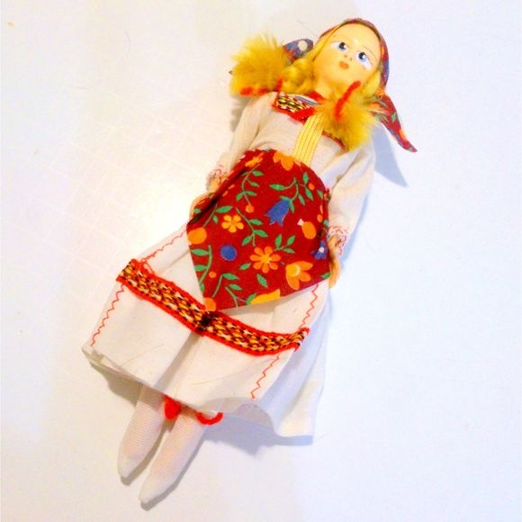 Vintage Croatian Souvenir Doll in Traditional Dress - Picture 2 of 4